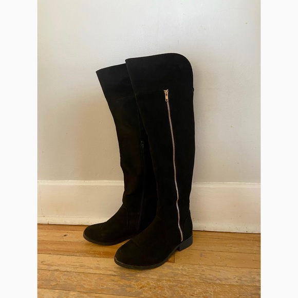 Over-the-knee black suede boots - Picture 1 of 6